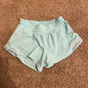 Used Lululemon hotty hot 2.5 icing blue (LR) size 6